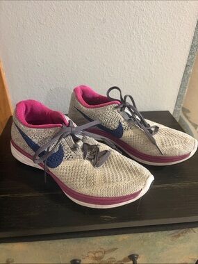 Nike Women's Light Gray Knit Running Shoes with Navy Swoosh and Pink Lining